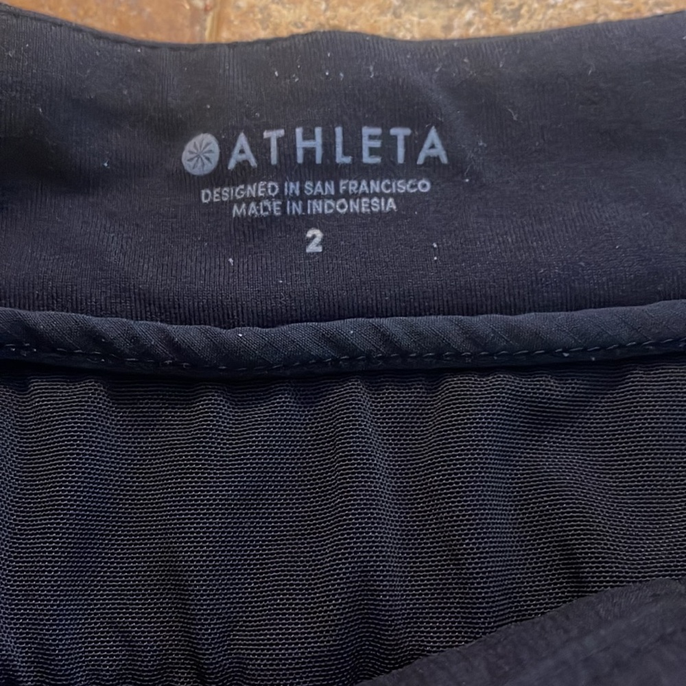 Athleta shorts size 2, black, with zippered pockets - Picture 2 of 6